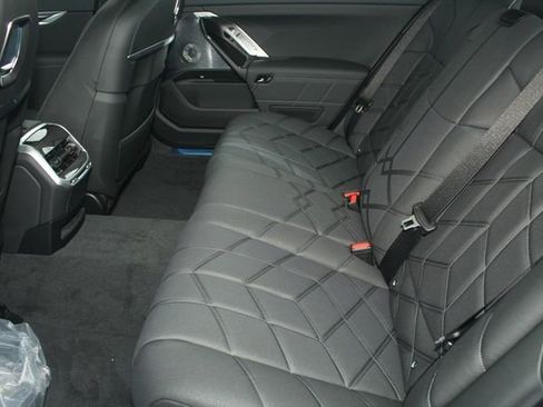 New 2026 BMW 750e xDrive w/ Executive Package image 22