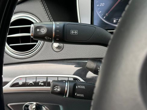 Used 2017 Mercedes-Benz S 550 4MATIC Sedan image 34