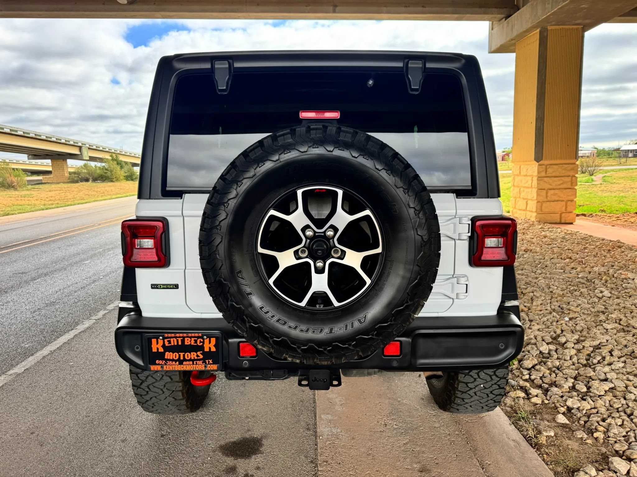 Used 2022 Jeep Wrangler Unlimited Rubicon w/ LED Lighting Group AWD/4WD image 4