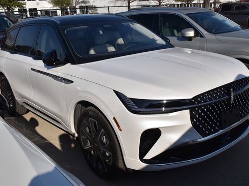 Certified 2026 Lincoln Nautilus Reserve image 4