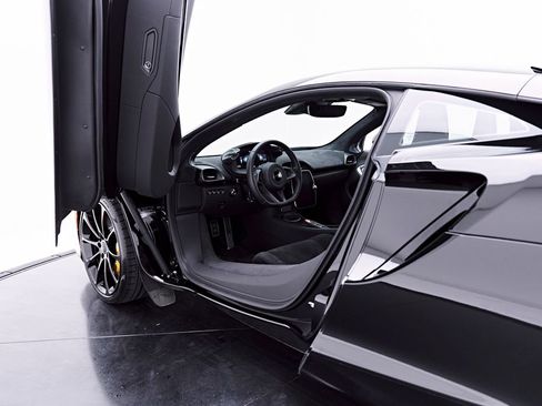 Used 2026 McLaren Artura RWD image 50