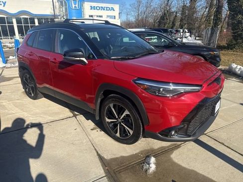 Used 2024 Toyota Corolla Cross XSE image 3