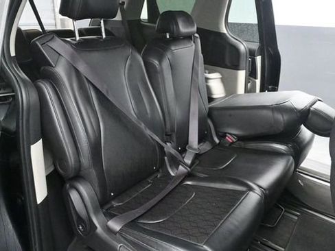 Used 2022 Kia Carnival LX FWD image 12