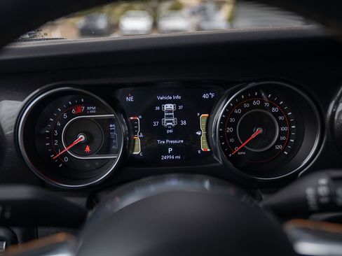 Used 2021 Jeep Wrangler Unlimited Rubicon image 9