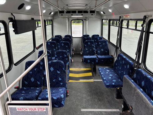 Used 2015 Chevrolet Express 4500 w/ Shuttle Bus Package RWD image 22