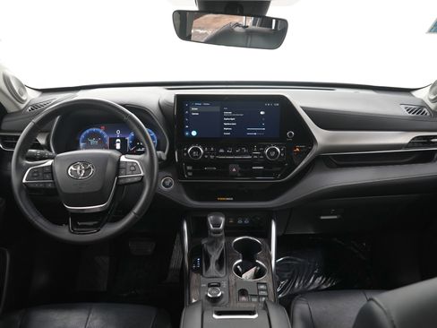 Used 2024 Toyota Highlander Limited AWD/4WD image 18