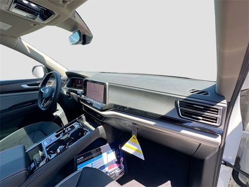 New 2024 Volkswagen Atlas Peak Edition SE image 30