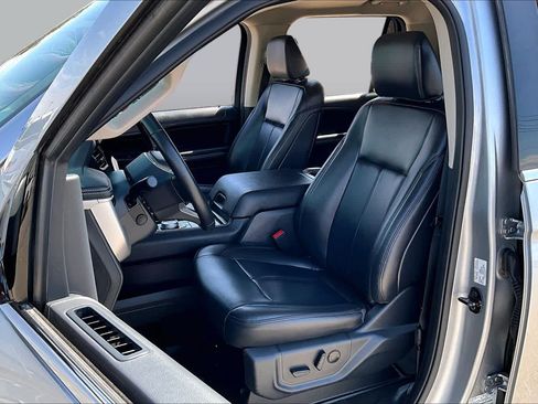 Used 2023 Ford Expedition XLT RWD image 8