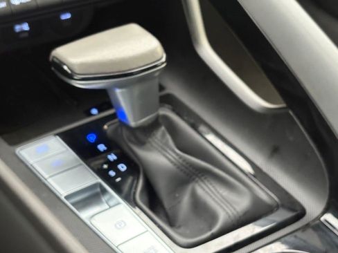 Used 2025 Hyundai Elantra SEL image 14