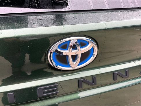 Used 2023 Toyota Sienna XLE image 31