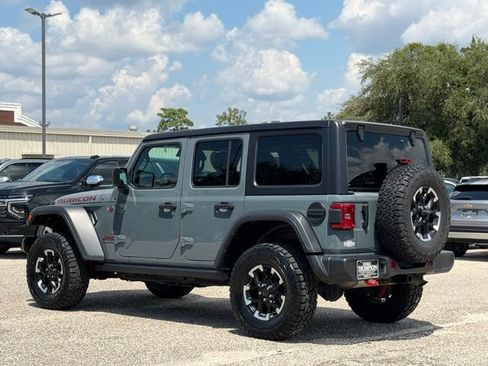 Used 2025 Jeep Wrangler Unlimited Rubicon AWD/4WD image 5
