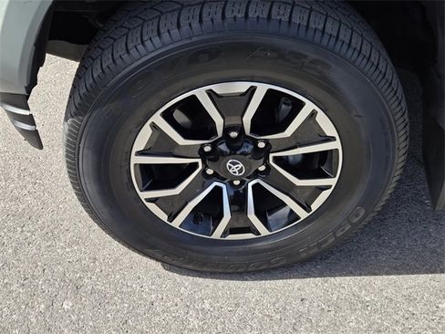 Used 2023 Toyota Tacoma TRD Sport w/ Technology Package image 9