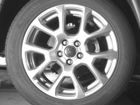 Used 2025 Jeep Compass Limited image 12