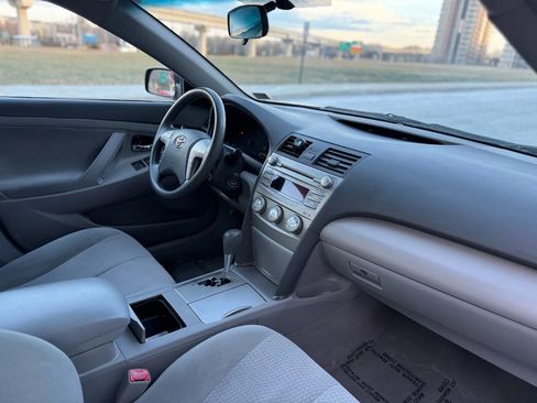 Used 2011 Toyota Camry LE image 21
