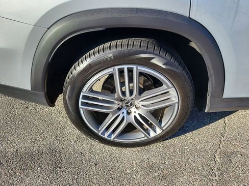 Used 2025 Mercedes-Benz GLS 450 4MATIC image 7