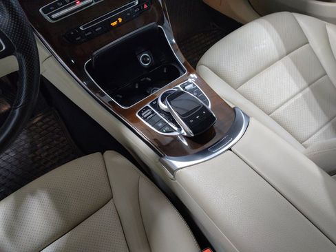 Used 2019 Mercedes-Benz GLC 300 4MATIC w/ Driver Assistance Package image 26