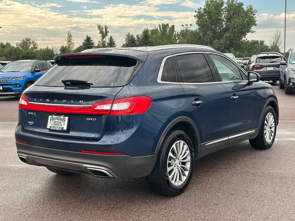 Used 2017 Lincoln MKX Select w/ Select Plus Package AWD/4WD image 6