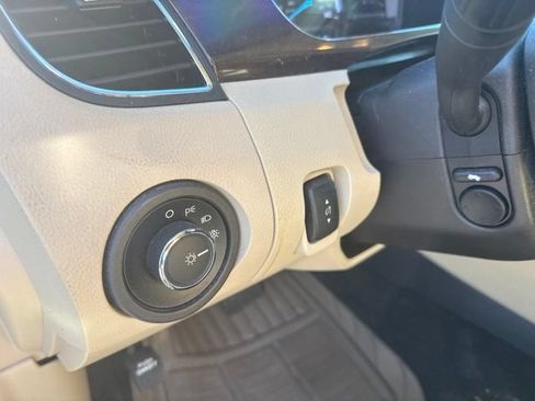 Used 2017 Ford Taurus Limited AWD/4WD image 14