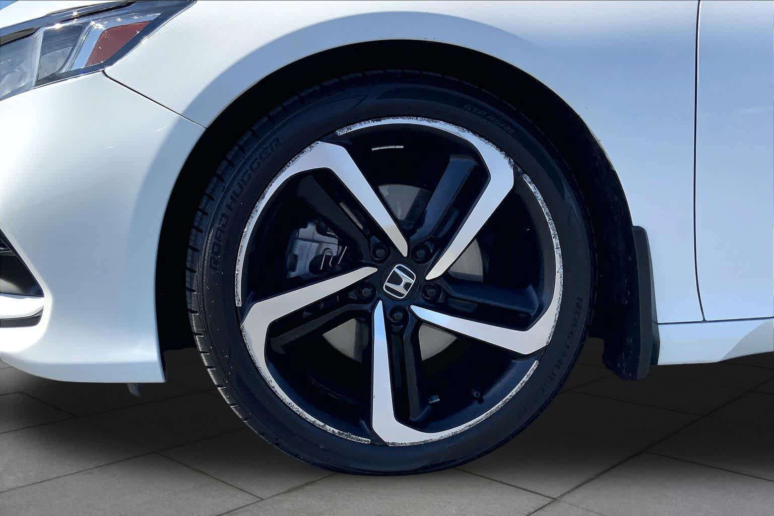 Used 2018 Honda Accord Sport image 10