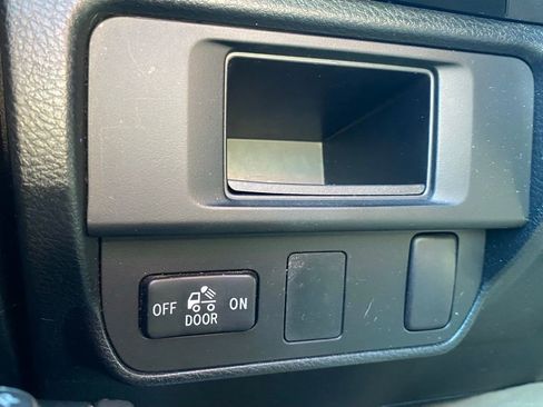 Used 2016 Toyota Tacoma SR5 w/ SR5 Appearance Package (SN) image 26