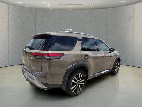 Used 2025 Nissan Pathfinder Platinum w/ Cargo Package FWD image 5