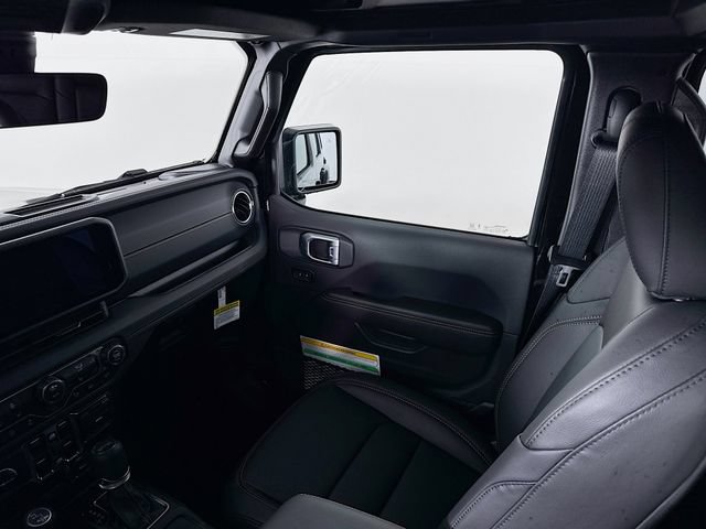 New 2026 Jeep Wrangler Unlimited Sahara AWD/4WD image 27