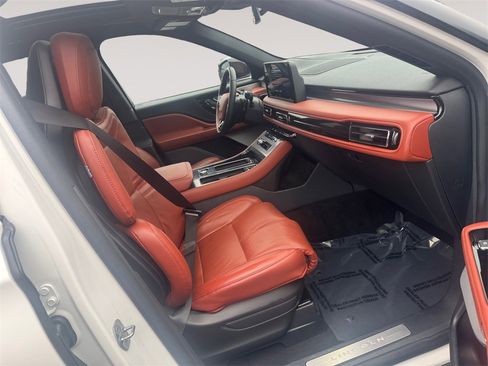 Used 2025 Lincoln Aviator Reserve w/ Equipment Group 201A image 15