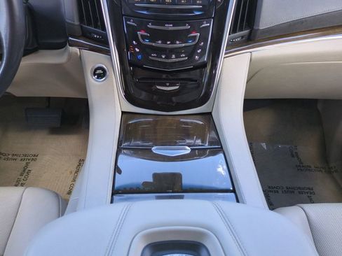 Used 2019 Cadillac Escalade ESV Premium Luxury image 18