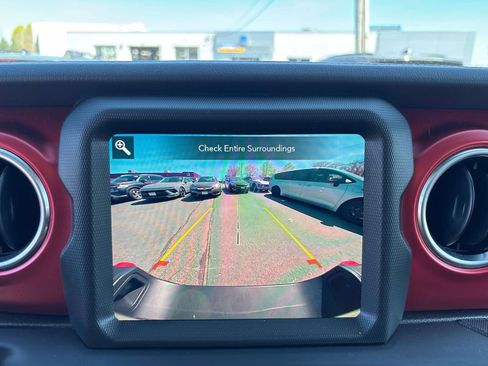 Used 2022 Jeep Gladiator Rubicon w/ LED Lighting Group AWD/4WD image 22