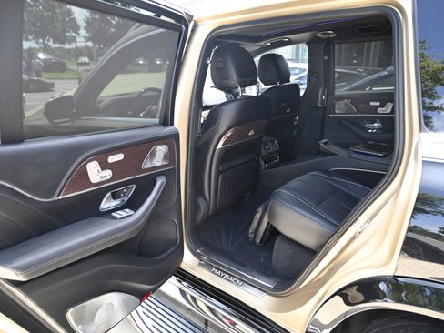 Used 2023 Mercedes-Benz Maybach GLS 600 4MATIC image 36