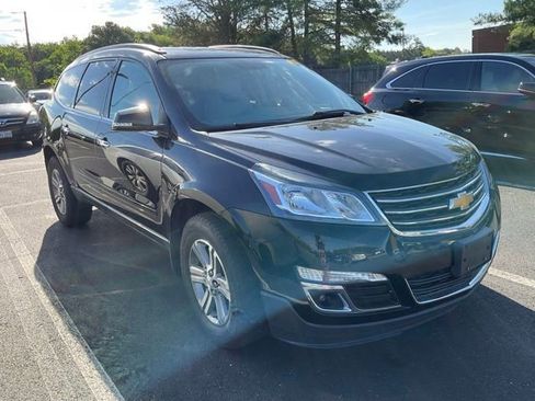 Used 2017 Chevrolet Traverse LT FWD image 3