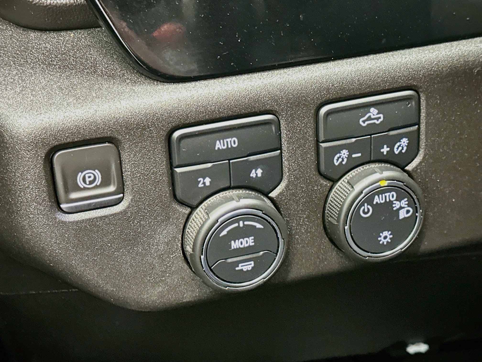 Used 2024 Chevrolet Silverado 1500 LT AWD/4WD image 17
