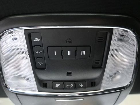 Used 2021 Jeep Grand Cherokee Limited AWD/4WD image 23
