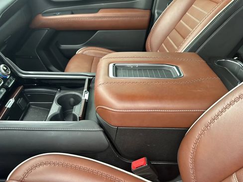 Used 2023 GMC Yukon Denali Ultimate image 11