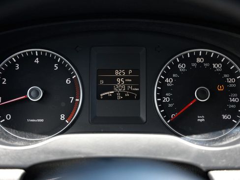 Used 2013 Volkswagen Jetta SE FWD image 24