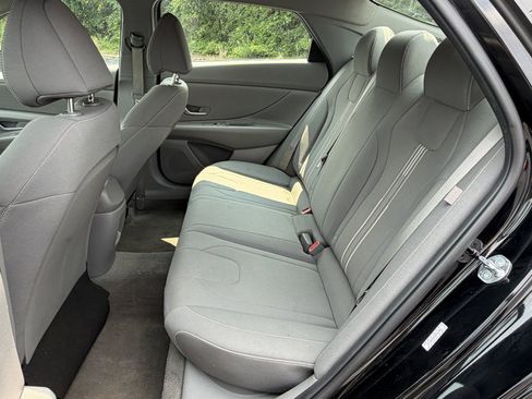 Used 2024 Hyundai Elantra SEL FWD image 10