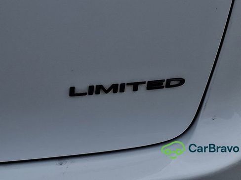 Used 2025 Chrysler Pacifica Limited FWD image 31