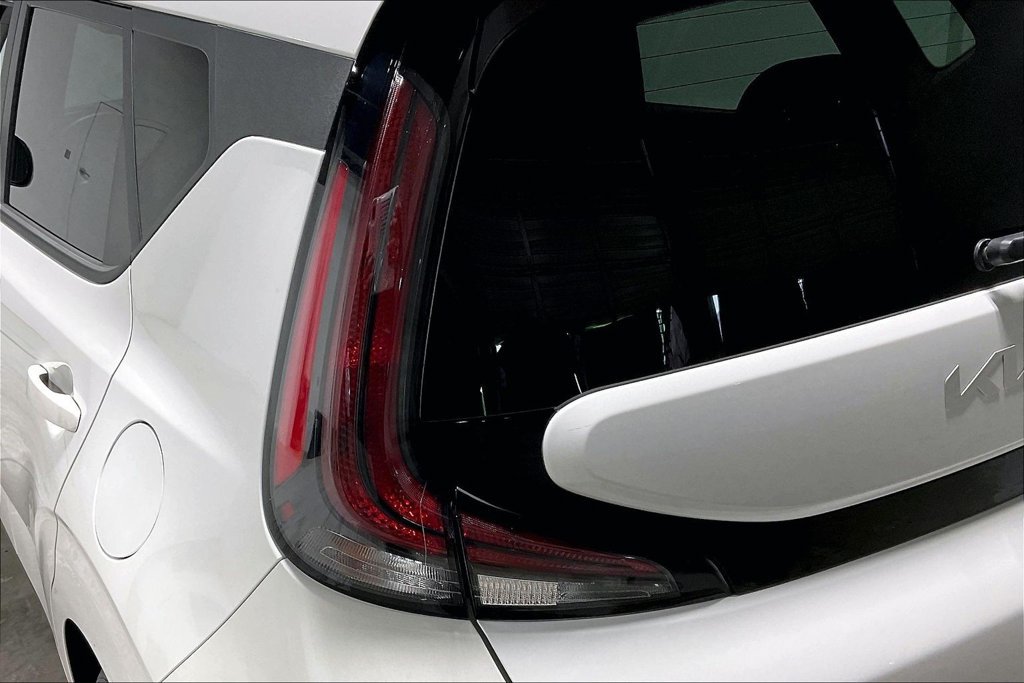 Used 2025 Kia Soul LX w/ LX Technology Package FWD image 37
