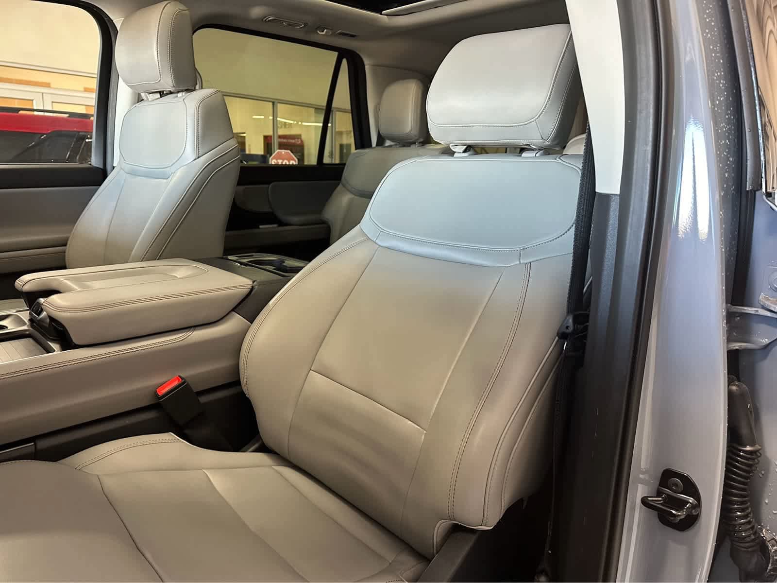 Certified 2025 Ford Expedition Active AWD/4WD image 19