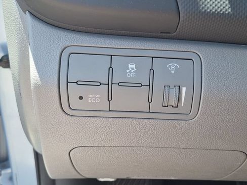 Used 2013 Hyundai Accent SE FWD image 17