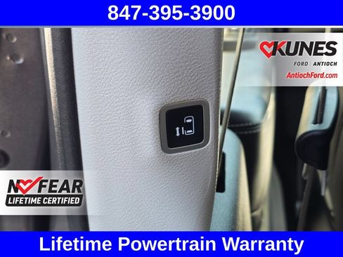 Used 2023 Chrysler Pacifica Touring-L FWD image 27