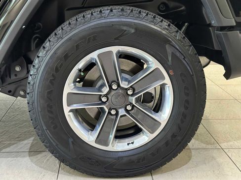 Used 2022 Jeep Wrangler Unlimited Sahara w/ Cold Weather Group AWD/4WD image 8