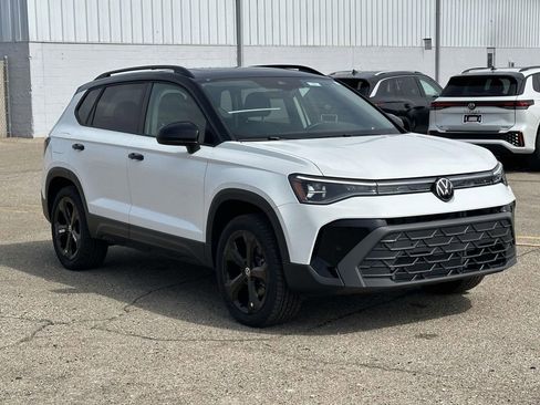 New 2025 Volkswagen Taos SE image 5