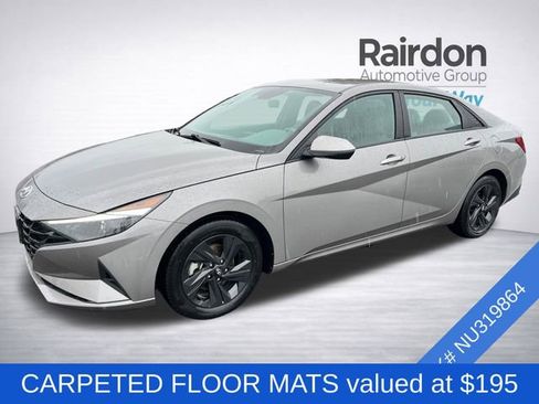 Used 2022 Hyundai Elantra SEL w/ Convenience Package FWD image 3