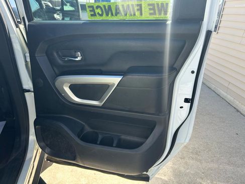 Used 2017 Nissan Titan Platinum Reserve image 15