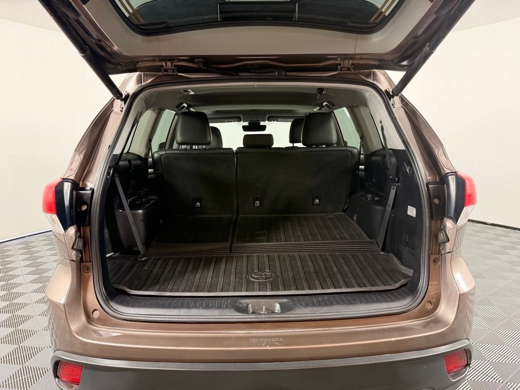 Used 2018 Toyota Highlander AWD V6 image 14