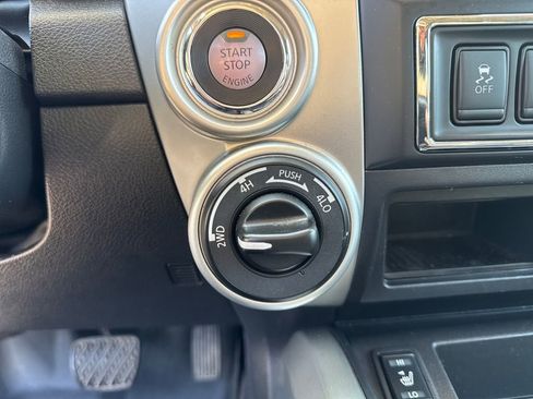 Used 2018 Nissan Titan SV w/ SV Convenience Package AWD/4WD image 21