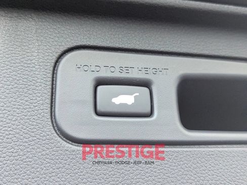 Used 2025 Honda Pilot Black Edition image 11