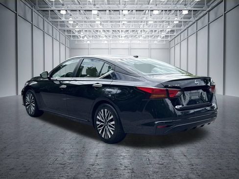 Used 2025 Nissan Altima 2.5 SV FWD image 6
