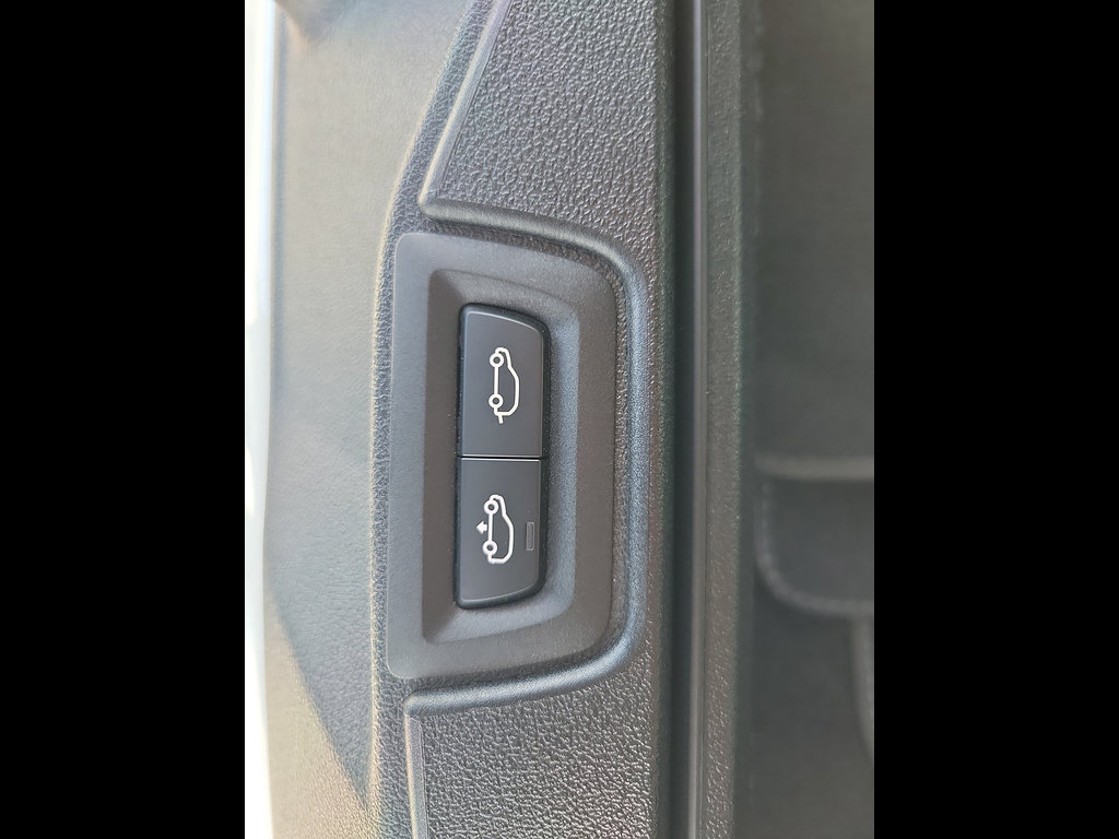 Used 2024 BMW X7 xDrive40i w/ Premium Package AWD/4WD image 10
